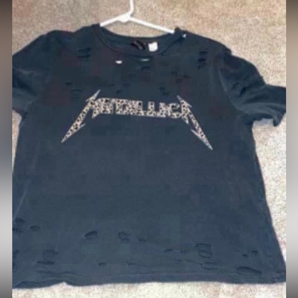 Distressed top the lighting isn’t that good but it’s a dark gray color